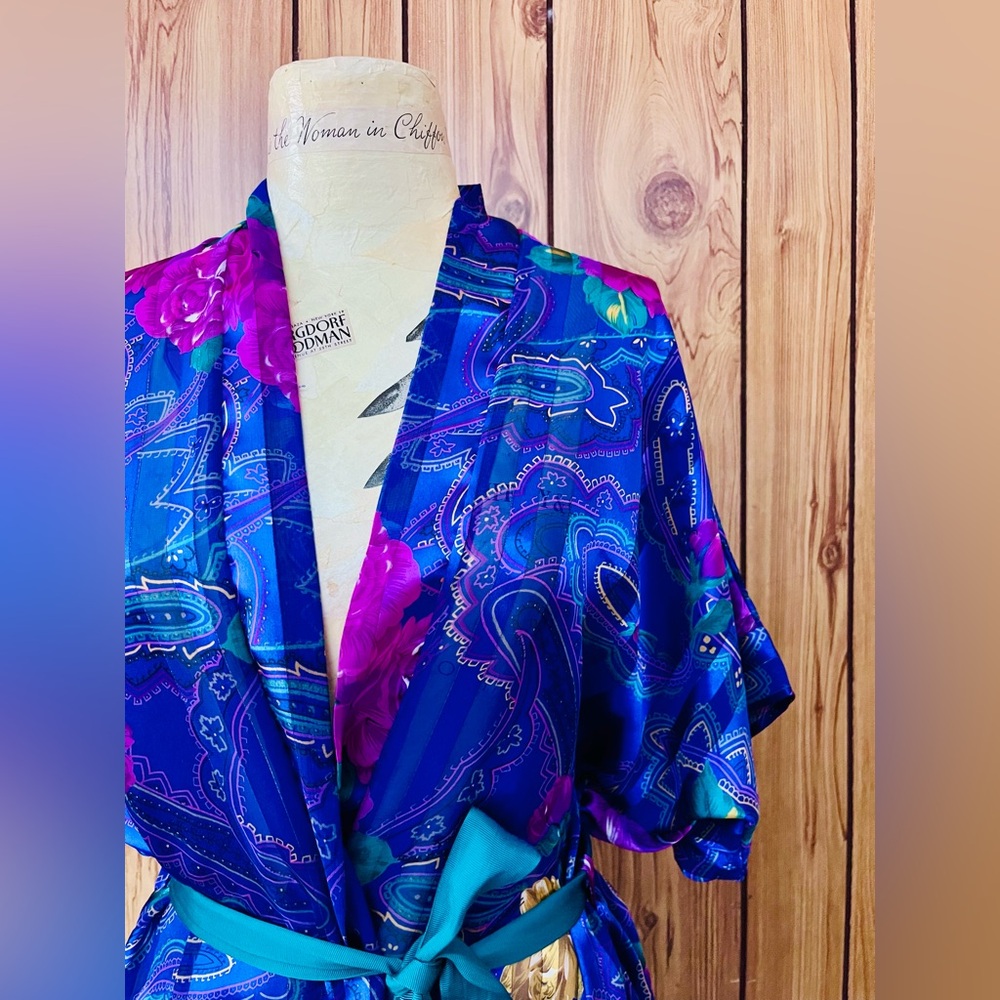 LAST CHANCE 🌈 VTG 1990s Frederick's of Hollywood Blue Floral + Paisley Robe - Picture 2 of 5